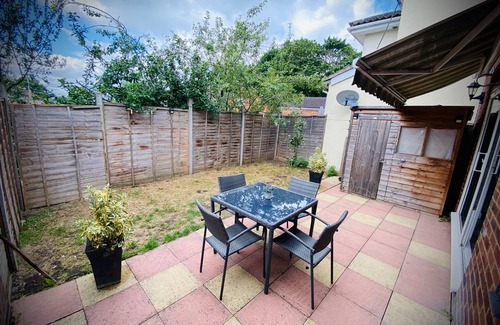 Stevenage Casa | Modern-PetFriendly-privateGarden-Family-20MinToLDN