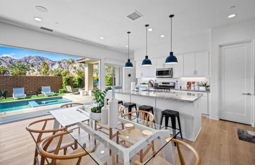 La Quinta Casa | Modern PGA West Home Stadium Course All the amenities