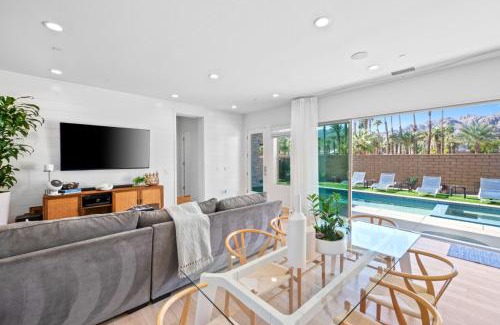 La Quinta Casa | Modern PGA West Home Stadium Course All the amenities