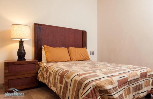 San Carlos Apartamento | Modern Playa Blanca Full Kitchen Condo