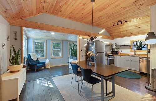 Pocono Pines Cabina | Modern Pocono Cabin | Firepit | BBQ | Pets OK