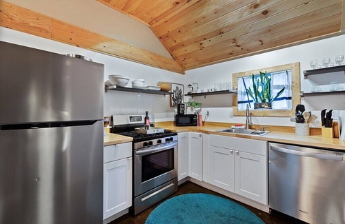 Pocono Pines Cabina | Modern Pocono Cabin | Firepit | BBQ | Pets OK
