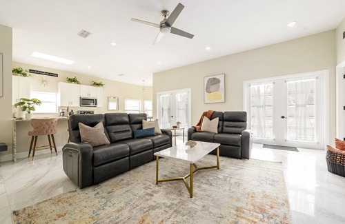 Sarasota Casa | ❤️Modern Pool Home by Siesta Key/Downtown/UTC & Airport