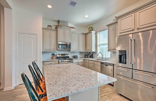 Porter Casa | Modern Porter Home w/ Furnished Deck!