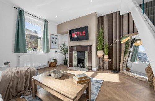 Prestwich Casa | Modern Prestwich Home Near Heaton Park & City Links