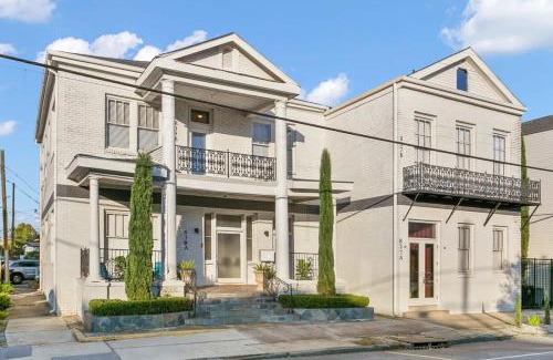 Saint Thomas Development Apartamento | Modern pristine stunning 2BD Garden District Apt