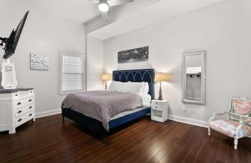 Saint Thomas Development Apartamento | Modern pristine stunning 2BD Garden District Apt