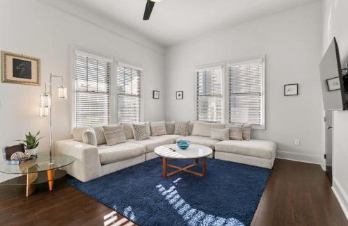 Saint Thomas Development Apartamento | Modern pristine stunning 2BD Garden District Apt