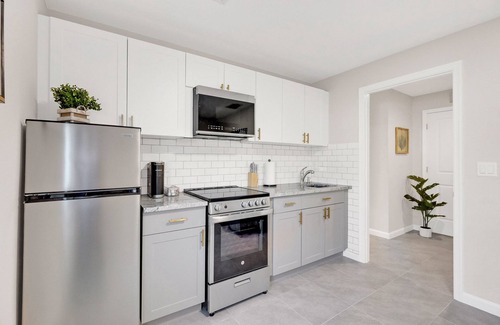 Port Saint Lucie Apartamento | Modern Private 2 BR 1 BA and Kitchen Near the Beach