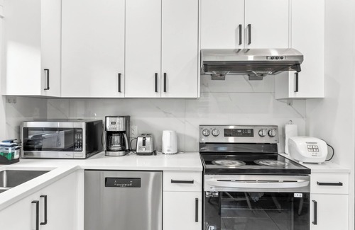 Renfrew-Collingwood Casa | Modern Private 3BR House