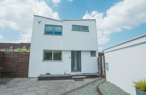 Shirley Casa | Modern Private Gated Luxury Home Getaway
