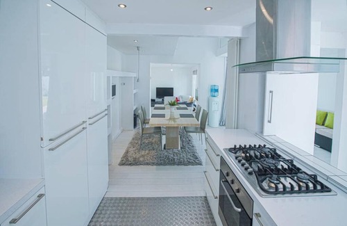 Shirley Casa | Modern Private Gated Luxury Home Getaway