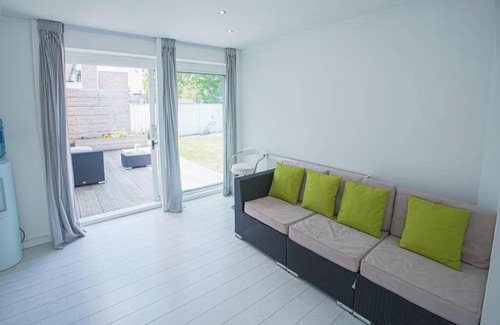 Shirley Casa | Modern Private Gated Luxury Home Getaway