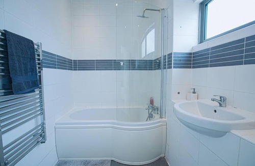 Shirley Casa | Modern Private Gated Luxury Home Getaway