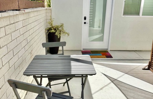Rolando Village Cabaña | Modern Private Guesthouse - Full Kitchen & Laundry
