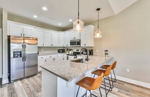 Dothan Casa | Modern & Private Retreat Near Historic Downtown!