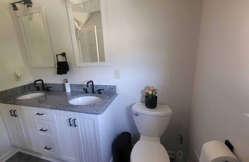 Saddle Brook Casa | Modern Private Room near NYC (Female Only)