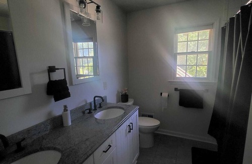 Saddle Brook Casa | Modern Private Room near NYC (Female Only)