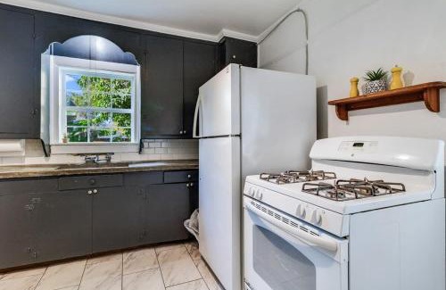 Freetown - Port Rico Casa | Modern Private Room in a Shared Home at Lafayette