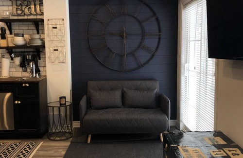 Vaughan Casa | Modern private suite in Vaughan