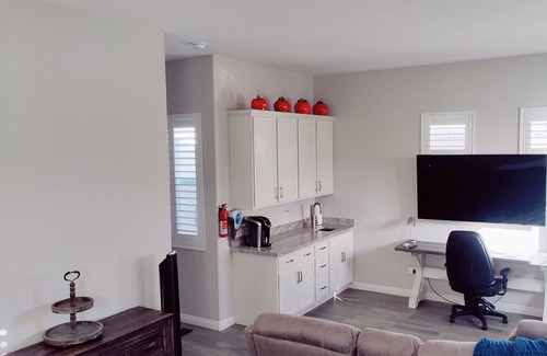 Centennial Hills Apartamento | Modern Private Suite 100% Private Entry/Bed/Bath/Laundry/Living/Kitchen