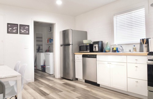 Tulare Casa | Modern & Private Tulare Getaway Near the Outlets!