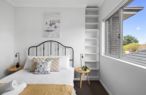 Revesby Casa | Modern Queen Room - Private Spot at Revesby - Shared Bathroom