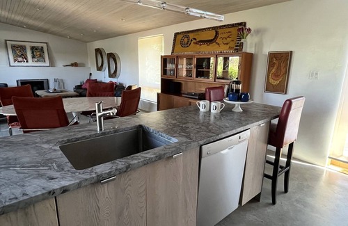 Canoncito Casa | Modern Ranch on 27 acres 18 min from Santa Fe