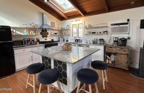 Bushkill Casa | Modern ranch-style Bushkill home near all 4 season activities. Pet-friendly!
