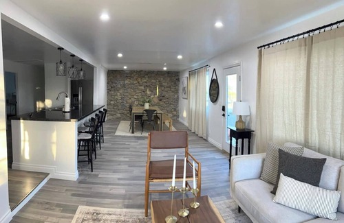 Desert Hot Springs Casa | Modern Ranch House~Great for Big Groups! Salt Water Pool + Spa