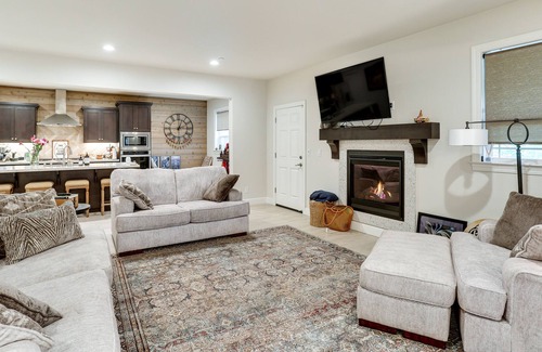 Redding Casa | Modern Redding Home - 7 Mi to Sundial Bridge!