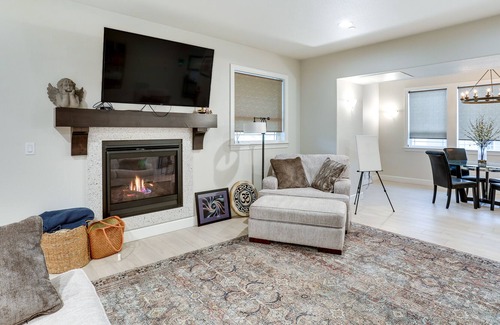 Redding Casa | Modern Redding Home - 7 Mi to Sundial Bridge!