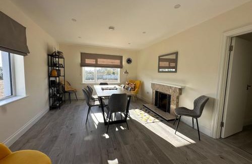 Corrandulla Casa | Modern Refurbished Claregalway Cottage - Sleeps 8