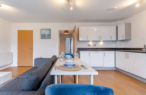 Havering Apartamento | Modern & Relaxing 2 Bed Flat with Balcony, Easy London Access