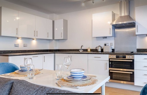 Havering Apartamento | Modern & Relaxing 2 Bed Flat with Balcony, Easy London Access