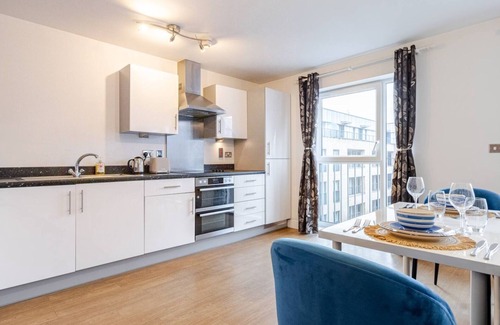 Havering Apartamento | Modern & Relaxing 2 Bed Flat with Balcony, Easy London Access