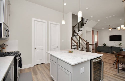 Spring Branch Central Casa | Modern, Relaxing Home in HTX - Sleeps 10+ Guests!