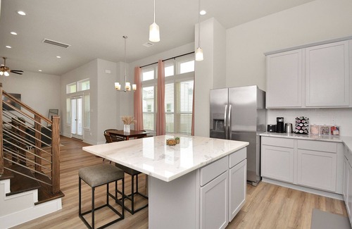 Spring Branch Central Casa | Modern, Relaxing Home in HTX - Sleeps 10+ Guests!