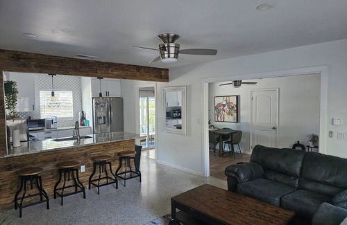 Coquina Key Casa | Modern Relaxing Retreat in St. Petersburg! Downtown Access & The Beach!