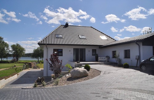 Ponitz am See Apartamento | Modern, relaxing vacation apartment (2 pers) directly on the lake, sub board + bicycles