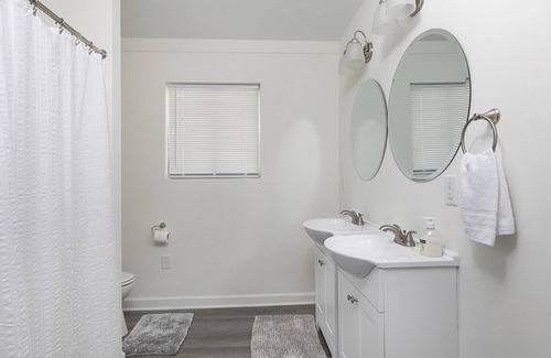 Hidden Valley Casa | MODERN REMODEL short drive to Queen City's best!