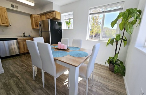 Reno/Tahoe Airport Apartamento | Modern Reno Stay: Style & Comfort Close to Everything