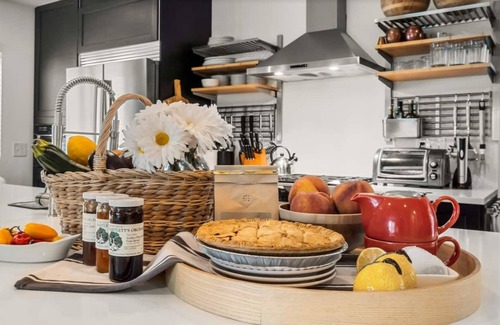 Richmond Casa | Modern, Renovated Lakefront Escape