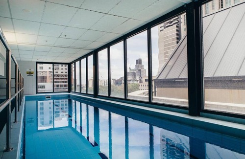 Melbourne Central Business District Apartamento | Modern Resort-style Stay near Queen Vic Market