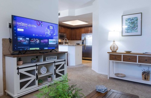 Portofino Apartamento | Modern Retreat in Ahwatukee, Heated Pool, Spa, Gym