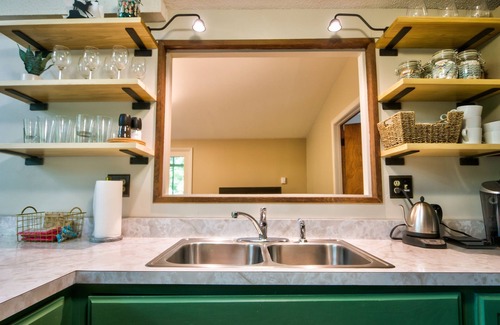 The Woods Cabina | Modern Retreat in The Woods with Pool Access