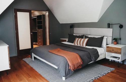 Traverse City Casa | Modern Retreat near Traverse City