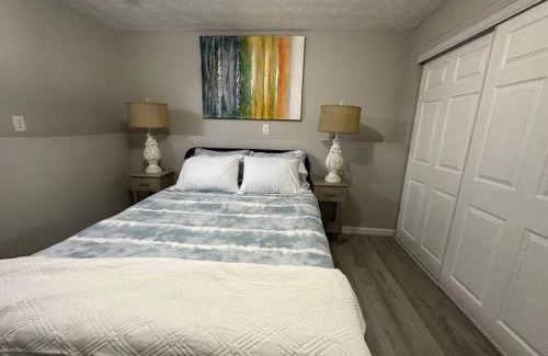 Englewood Casa | Modern Retreat - Newly Remodeled Gem