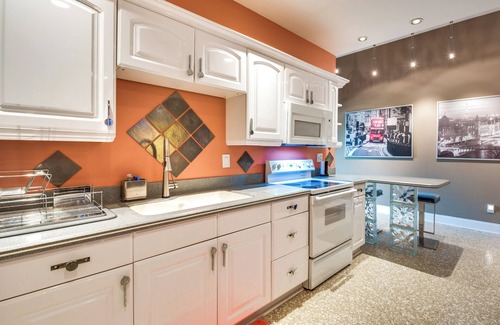 Roswell Apartamento | Modern Retreat w/ River View in Roswell!