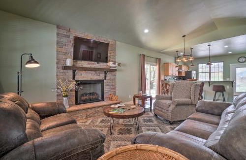 Cotter Casa | Modern Retreat with Deck Walk to White River!